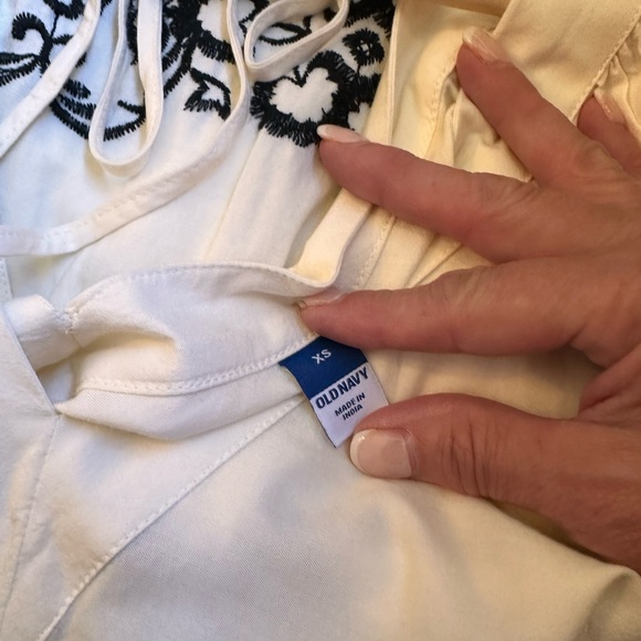 Old Navy XS Ivory Dress with Black Embroidery - Picture 2 of 3
